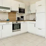 Apartment 6 Person In