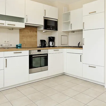 Two-bedroom In 6 Apartment