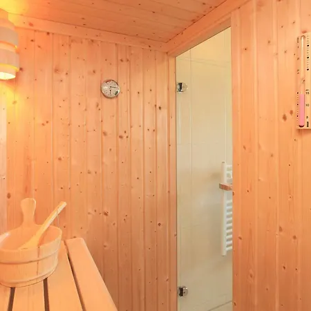 Two-bedroom In 6 Apartment *