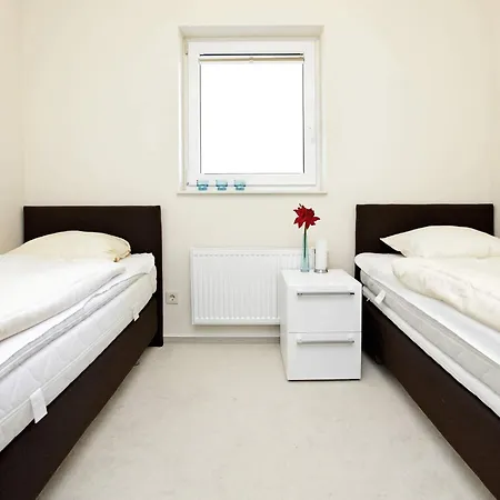 Two-bedroom In 6 Apartment