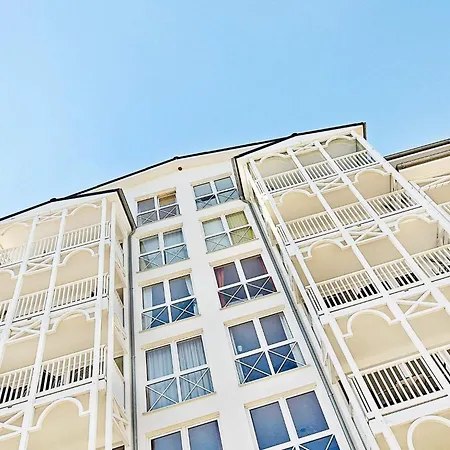 Two-bedroom In 6 Apartment *