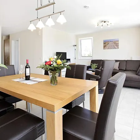 Two-bedroom In 6 Apartment