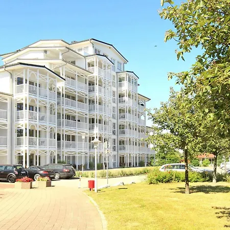 Two-bedroom In 6 Apartment *